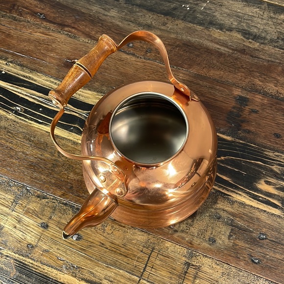 Solid copper teapot with wooden top handle. Missing lid. - Picture 5 of 11